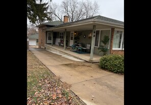 18 S Julian St in Naperville, IL - Building Photo