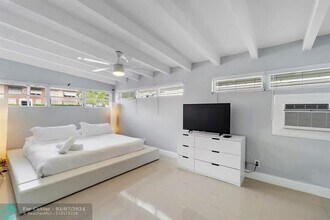 2407 NE 33rd Ave-Unit -3 in Fort Lauderdale, FL - Foto de edificio - Building Photo