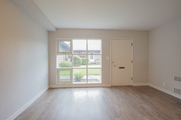 3717 S Corbett Ave in Portland, OR - Building Photo - Building Photo