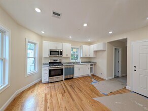 22 Holyoke Rd, Unit 2 in Somerville, MA - Building Photo - Building Photo