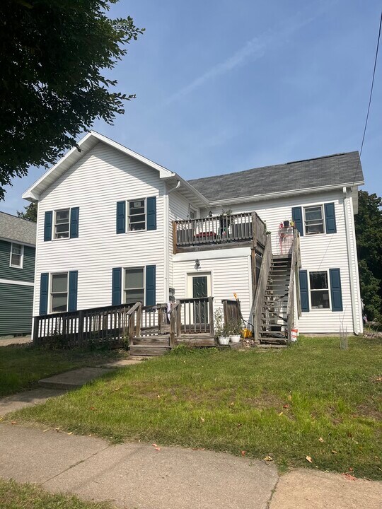 317 E Arch St, Unit #2 in Marquette, MI - Foto de edificio