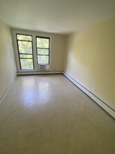 38 Juniper St, Unit 114 in Brookline, MA - Building Photo - Building Photo