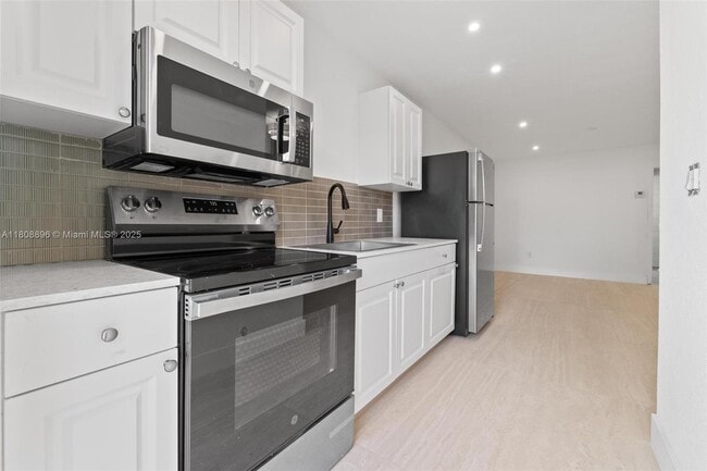 2442 SW 3rd St in Miami, FL - Building Photo - Building Photo