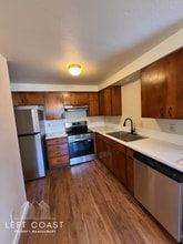 310 S Point St in Depoe Bay, OR - Building Photo - Building Photo