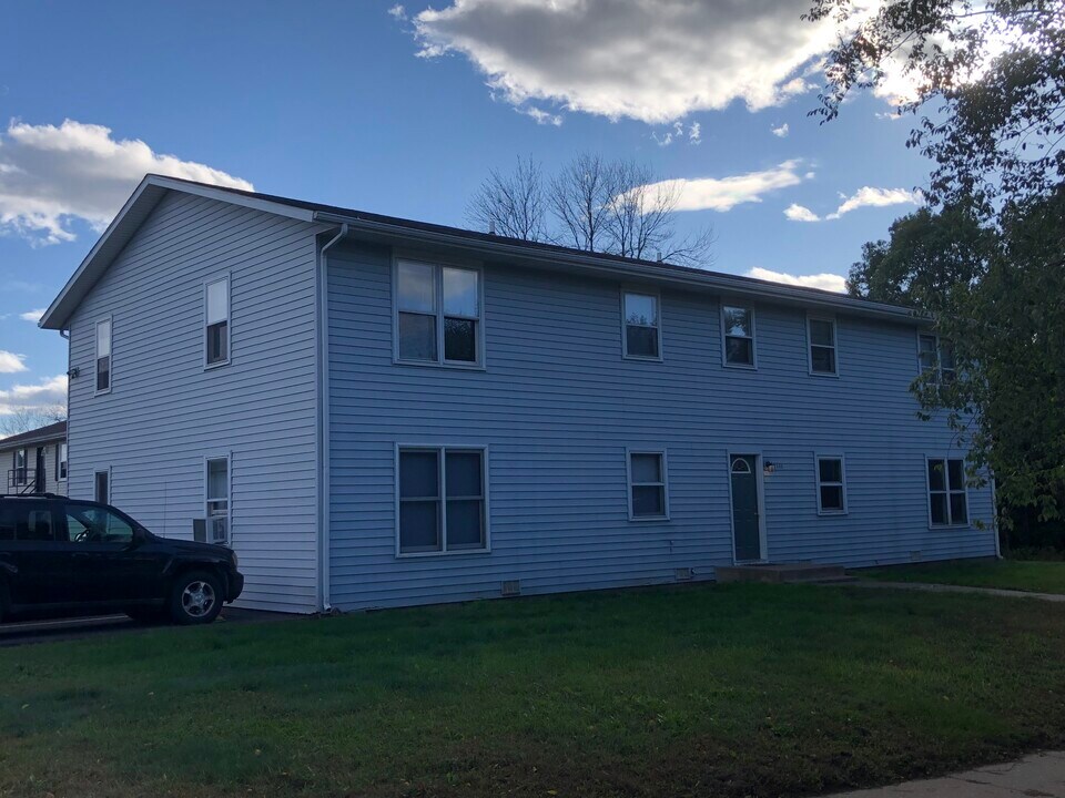 2305 Tony Ct, Unit 1 in Eau Claire, WI - Building Photo