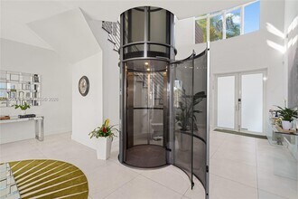 7515 NW 99th Ave in Doral, FL - Building Photo - Building Photo