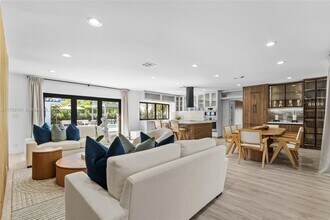 116 W 1st Ct in Miami Beach, FL - Building Photo - Building Photo