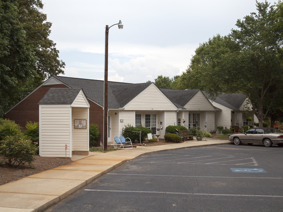 Woodridge Apartments in Mount Holly, NC - Building Photo