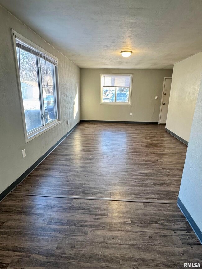 902 39th St Ct in Moline, IL - Foto de edificio - Building Photo