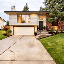 9911 N Indian Trail Rd in Spokane, WA - Building Photo