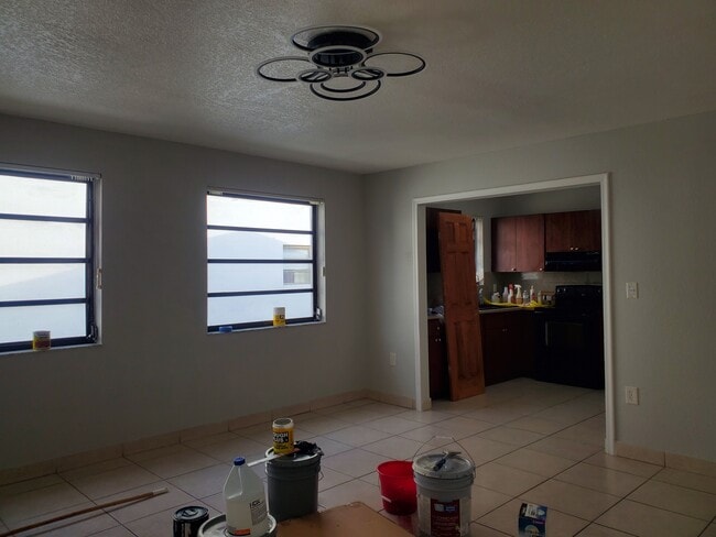 145 W 43rd St in Hialeah, FL - Building Photo - Building Photo