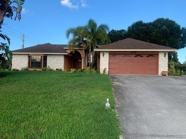 property at 1001 SW Curtis St