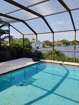 2837 Blossom Lake Dr in Holiday, FL - Building Photo