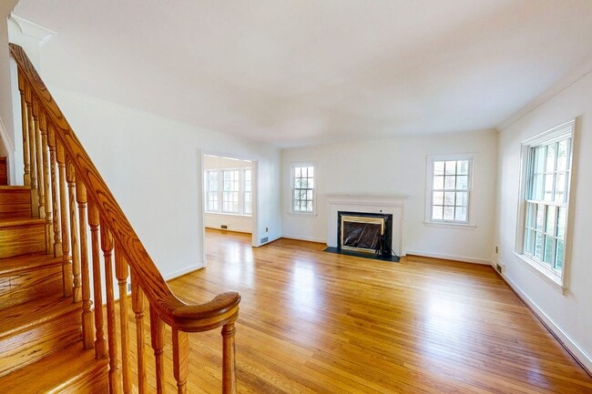 5138 Nebraska Ave NW in Washington, DC - Foto de edificio - Building Photo