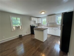 155 Riverside Dr in Thompson, CT - Building Photo - Building Photo