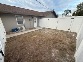 2331 Glenridge Dr, Unit Apartment in Spring Hill, FL - Building Photo
