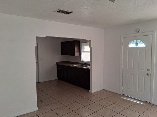 6812 Thomas Cir in Tampa, FL - Building Photo - Building Photo