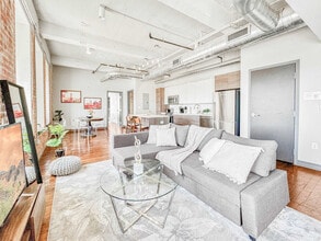 555 Evergreen St in Dallas, TX - Building Photo - Building Photo