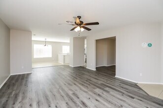 3229 W Alta Vista Rd in Phoenix, AZ - Foto de edificio - Building Photo