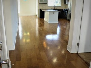 12920 W Runway Rd in Los Angeles, CA - Foto de edificio - Building Photo