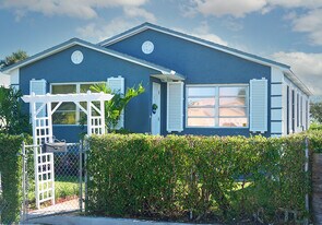 126 S E St in Lake Worth, FL - Building Photo