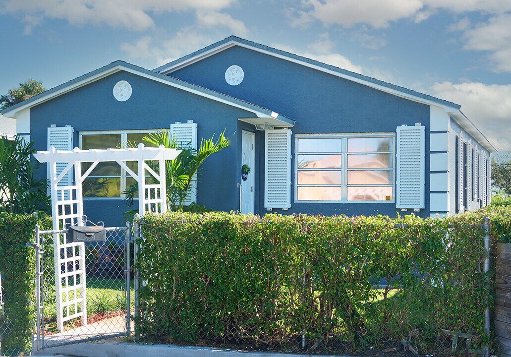 126 S E St in Lake Worth, FL - Foto de edificio