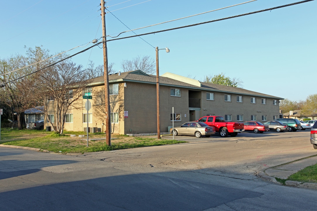 French Street Apartments in Irving, TX - Building Photo