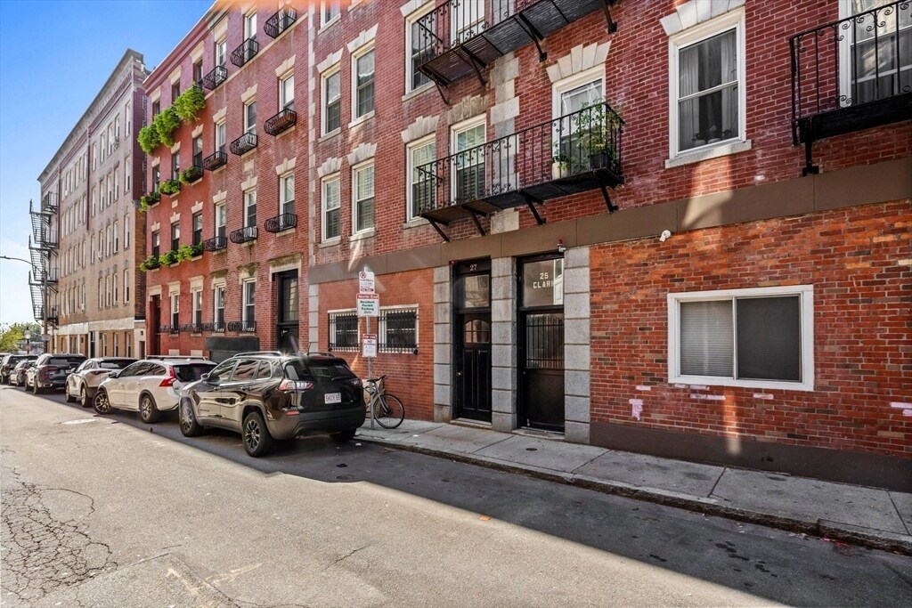 25 Clark St in Boston, MA - Building Photo
