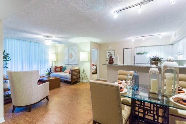 The Stratford in Miami, FL - Building Photo - Interior Photo