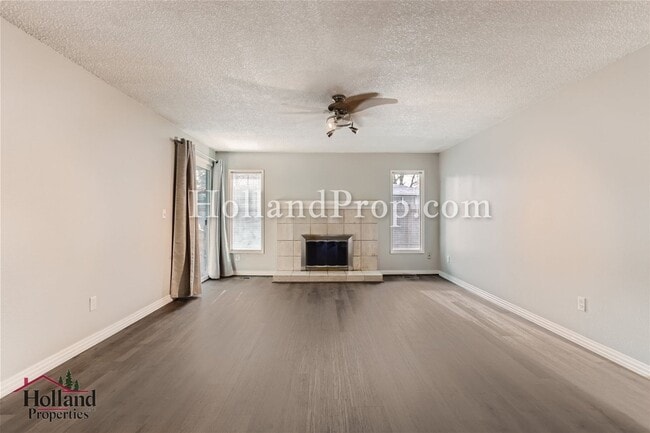 5322 SE Golden Rd in Hillsboro, OR - Building Photo - Building Photo