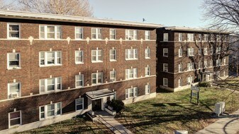 Brooke Hills in Kansas City, MO - Building Photo