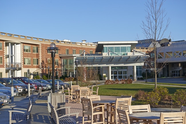 North Hill Senior Apartments in Needham, MA - Foto de edificio - Building Photo