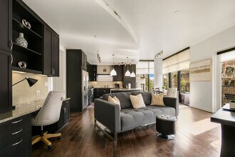 101 Bowen St in Dallas, TX - Building Photo - Building Photo