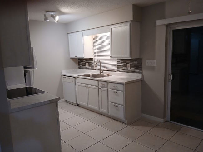 959 N Simpson St in Mount Dora, FL - Building Photo - Building Photo