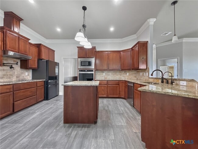 property at 1066 Vista Dr