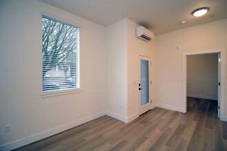 1111 SE Tenino St in Portland, OR - Building Photo - Building Photo