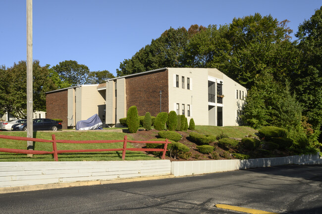 Laurel Hill Apartments in Lindenwold, NJ - Building Photo - Building Photo