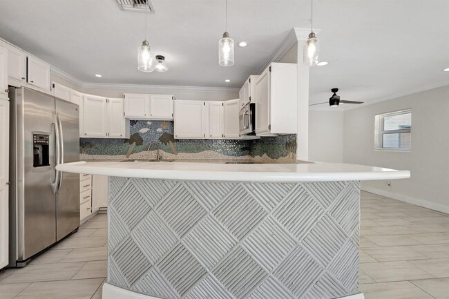 1225 16th Ave N, Unit B in Lake Worth Beach, FL - Foto de edificio - Building Photo
