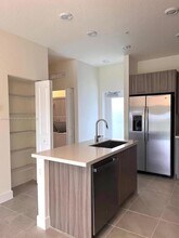 8201 NW 41st St-Unit -303 in Doral, FL - Building Photo - Building Photo