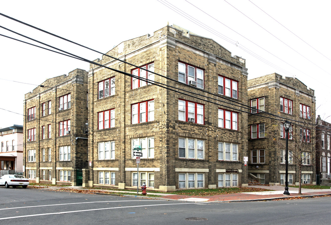 1026-1030 E Jersey St in Elizabeth, NJ - Foto de edificio