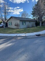 1035 Holman Way in Sparks, NV - Building Photo