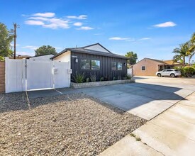 8045 Darby Ave in Reseda, CA - Building Photo - Building Photo