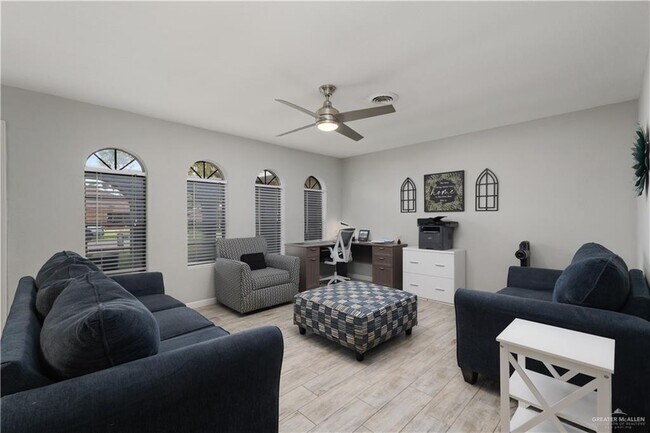 9 Poinciana St in Harlingen, TX - Building Photo - Building Photo