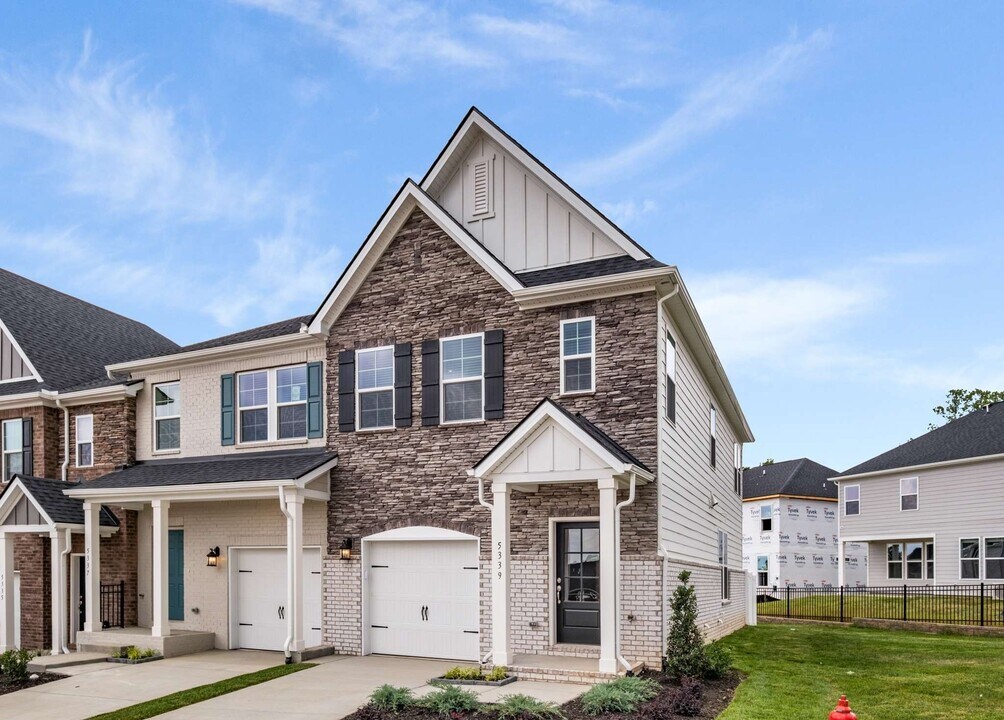 5339 Bellflower Hls in Nashville, TN - Foto de edificio