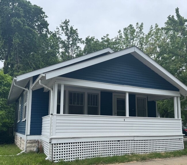 property at 107 E Grimes Ln