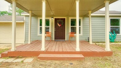 1310 S 4th St in Floresville, TX - Building Photo - Building Photo