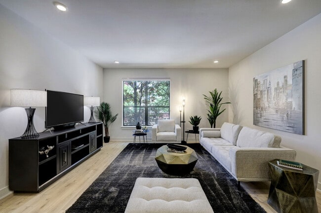 2137 Pelham Dr