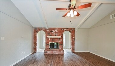 13706 Oleoke Ln in Houston, TX - Building Photo - Building Photo
