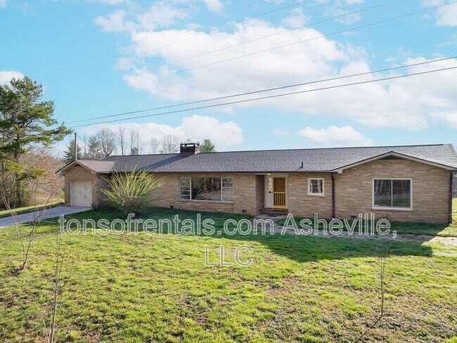 411 Old County Home Rd W in Brevard, NC - Building Photo - Building Photo
