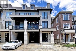 22 Banshee Ln in Richmond Hill, ON - Building Photo